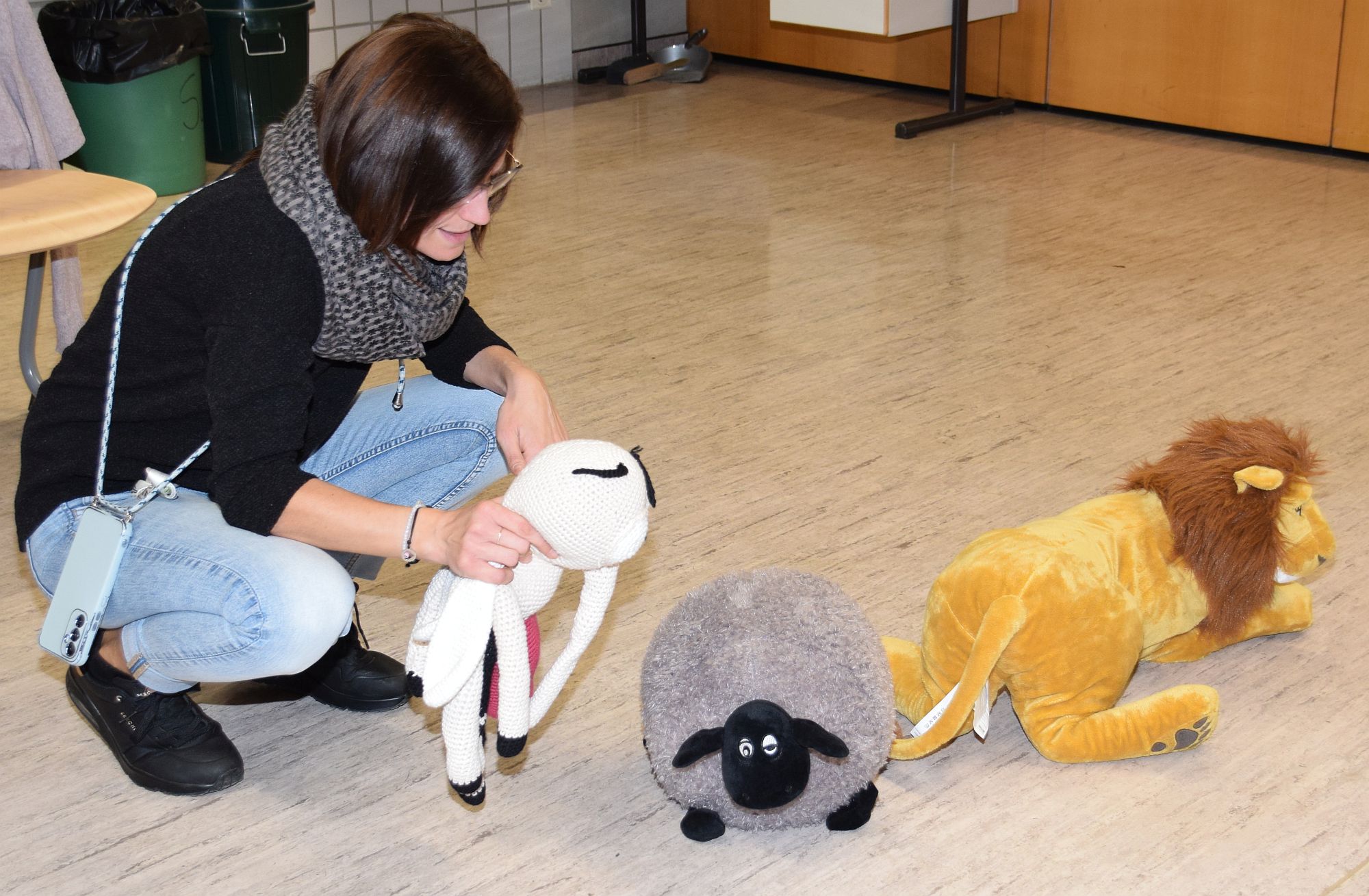 Frau Meyer mit Löwe, Schaf und Mücke